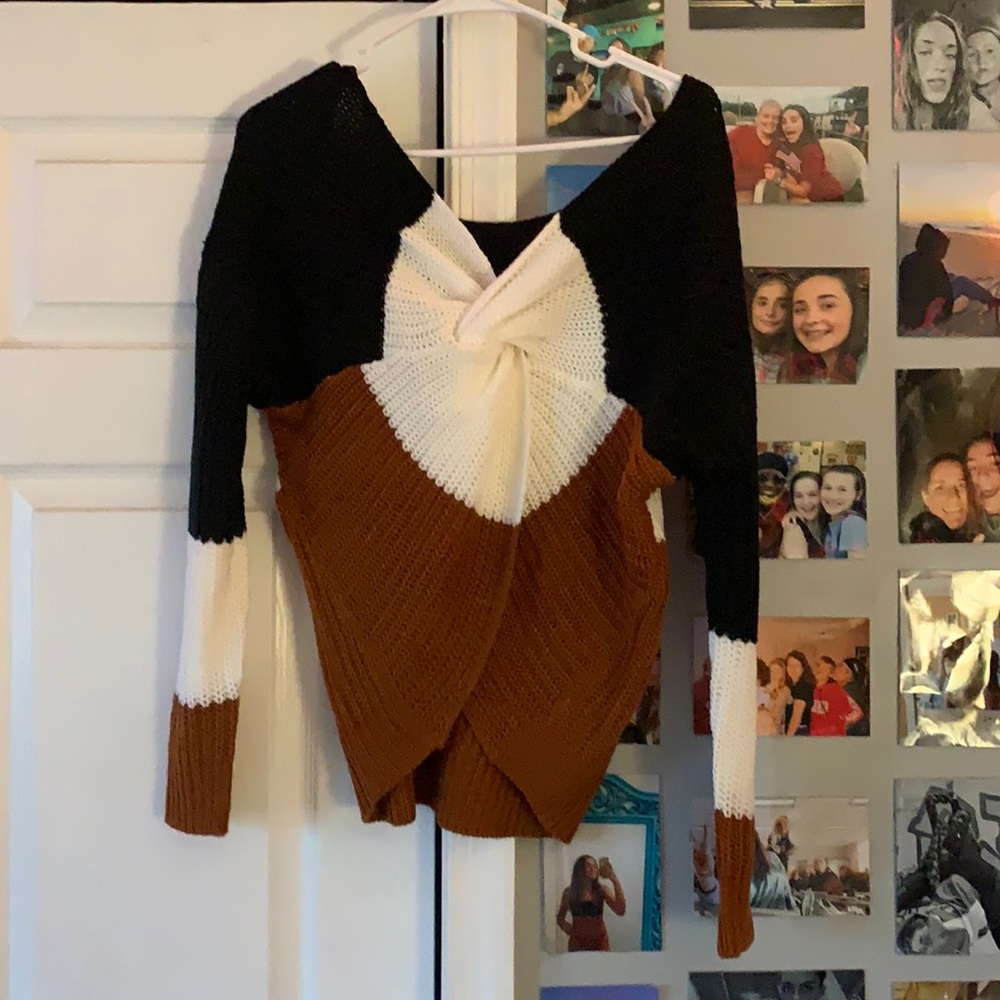 Full circle trends v neck sweater size small